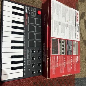 Professional MPK Mini MK3 - Black and White